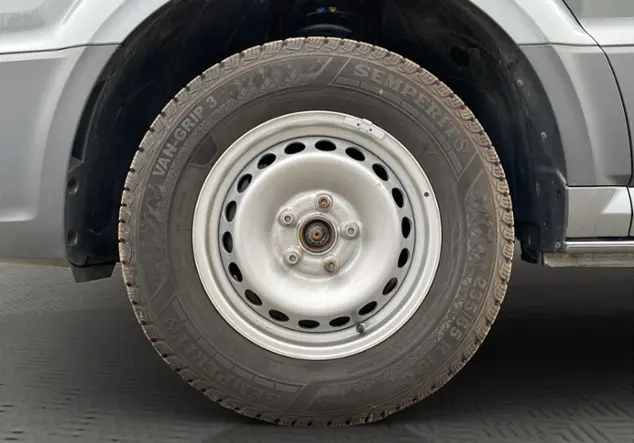 Angebotsdetails Volkswagen Knaus Van Ti 640 MEG Vansation 2.0 TDI Crafter Grau (Indiumgrau Metallic)