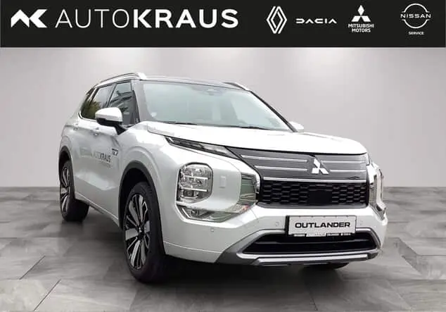 Angebotsdetails Mitsubishi Outlander Plug-in Hybrid TOP 2,4l Titan-Weiss/Panther-Schwarz (Schwarz)