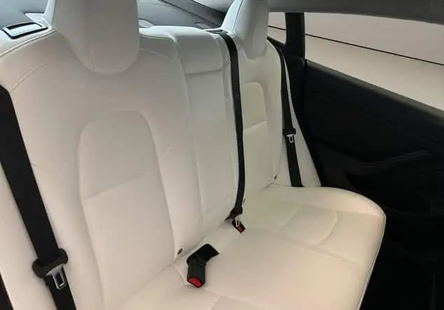 Angebotsdetails Tesla Model 3 Performance - innen weiß ! schwarz (Solid Black)
