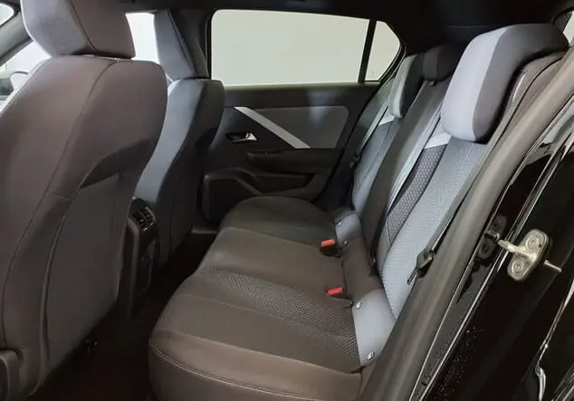 Angebotsdetails Opel Astra Opel Astra Edition 1.2 Turbo 96 kW (130 PS) 6-Gang Karbon Schwarz Metallic