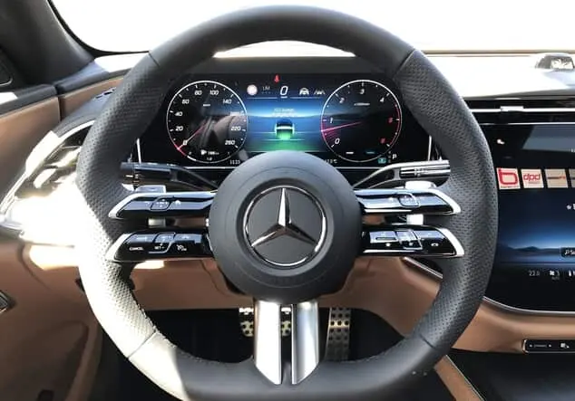 Angebotsdetails Mercedes-Benz E 220 d 4MATIC ++sofort verfügbar++ Metalliclack obsidianschwarz