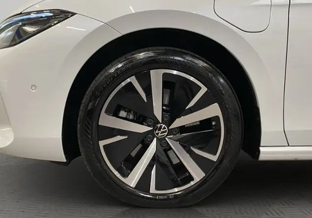 Angebotsdetails Volkswagen Passat Variant B9 1.5 TSI eHybrid Business Weià (Oryxweià Perlmutteffekt)