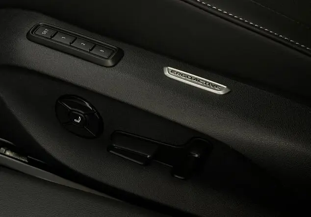 Angebotsdetails Volkswagen Passat 2,0 TDI SCR R-Line Grenadillschwarz Metallic