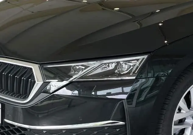 Angebotsdetails Skoda Octavia Combi 2.0TDI 150PS SELECTION AHK.KAMERA.NAVI.SHZG.2xPDC.ACC Schwarz-Magic Perleffekt