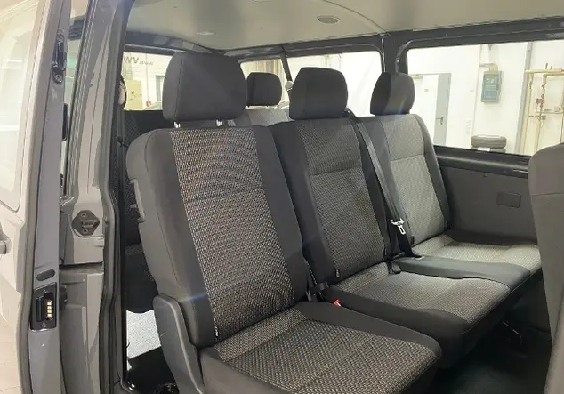 Angebotsdetails Volkswagen T6.1 Kombi 2.0 TDI LR / 9-Sitzer DAB+ Grau (Pure Grey)