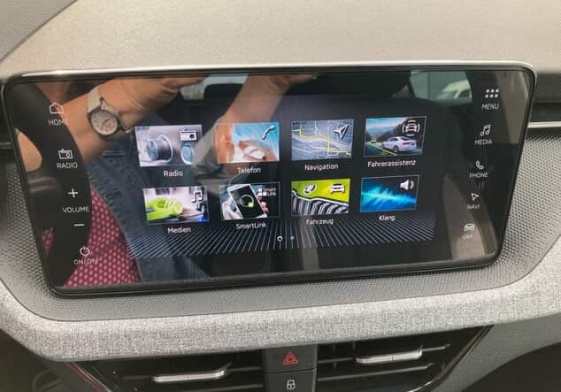 Angebotsdetails Skoda Kamiq Drive 1.0TSI DSG.MATRIX.NAVI.ViCo+.KAM.AHK.ASSIST.KESSY.SignA.WIRELESS.WSS-HEIZ. Black-Magic Perleffekt