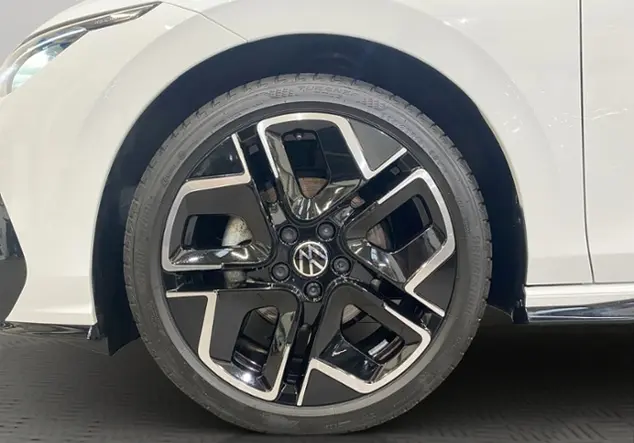 Angebotsdetails Volkswagen Golf VIII 2.0 TDI R-Line 'Black Style' WeiÃ (Pure White/Schwarz)
