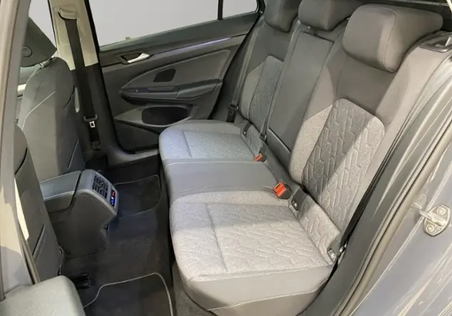 Angebotsdetails Volkswagen Golf VIII Variant 1.5 eTSI Move / Grau (Delfingrau Metallic)