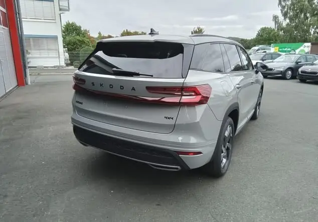 Angebotsdetails Skoda Kodiaq Skoda Kodiaq Sportline 2.0 TDI 142 kW (193 PS) 7-Gang-DSG Stahl Grau