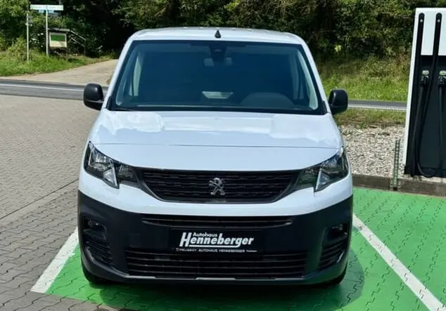 Angebotsdetails Peugeot e-Partner e Partner Premium 50 kWh Länge 1 4.400mm, Navi, 3 Sitzer, uvm. Weiß