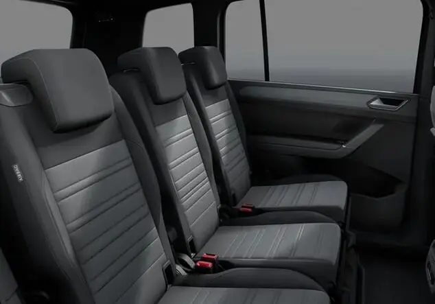 Angebotsdetails Volkswagen Touran Volkswagen Touran Highline R-Line 1.5 TSI 110 kW (150 PS) 7-Gang-DSG Urano Grau