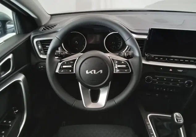 Angebotsdetails Kia Ceed Kia Ceed Silver 1.5 T-GDI 103kW (140PS) 6-Gang Yucca Stahlgrau Metallic