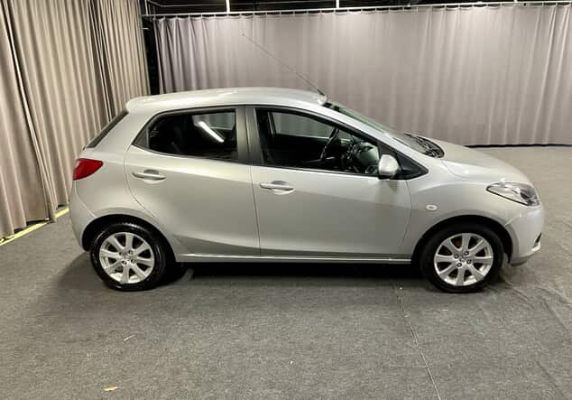 Angebotsdetails Mazda 2 75PS *GÜNSTIGER KLEINWAGEN*KLIMA silber