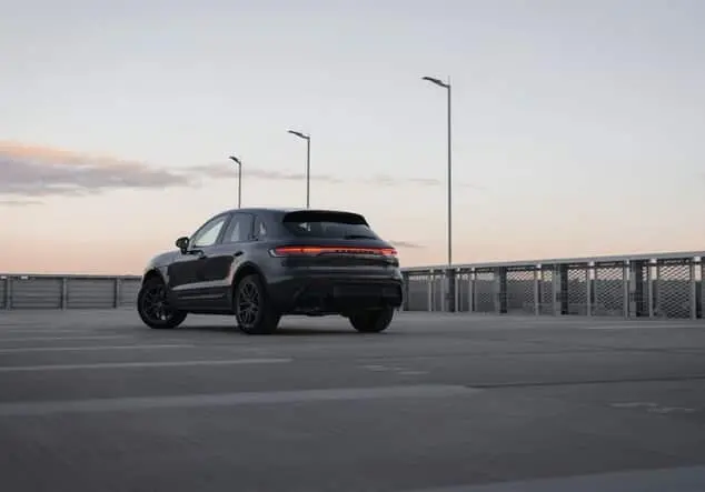 Angebotsdetails Porsche Macan 265 PS, Lederpaket, Automatik, Navi, Rückfahrkamera vulkangraumetallic