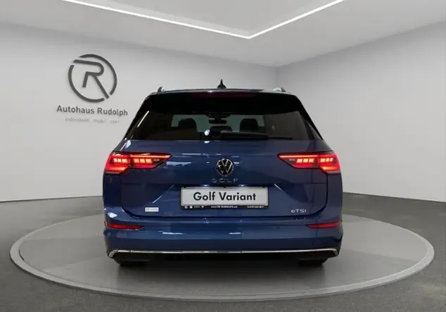 Angebotsdetails Volkswagen Golf VIII Variant Style 1.5 eTSI KLIMA N Blau (Anemonenblau Metallic)