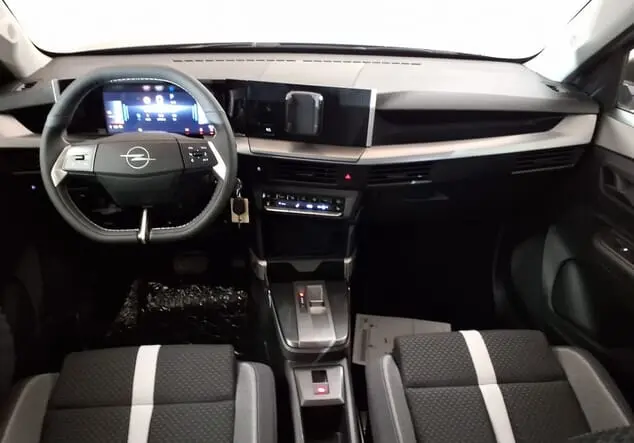 Angebotsdetails Opel Frontera Opel Frontera Edition 1.2 Direct Injection Turbo Hybrid 48 V 81 kW (110 PS) Elektrisches 6-Gang-Doppelkupplungsgetriebe (eDCT) Karbon Schwarz Metallic