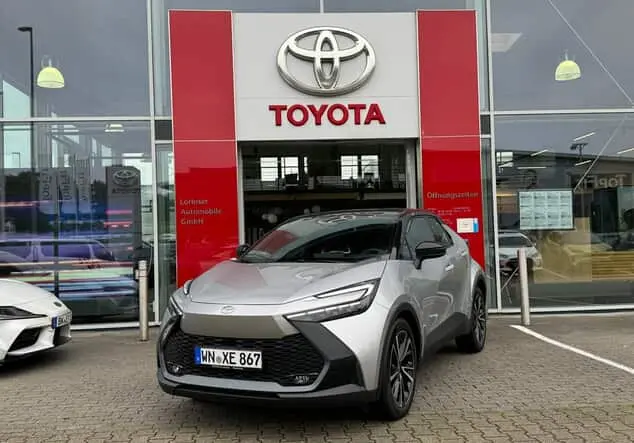 Angebotsdetails Toyota C-HR C-HR - 2,0 l Hybrid 4x2 Lounge CVT shimmering silver metallic / Dach schwarz
