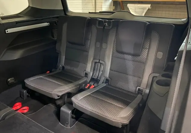 Angebotsdetails Volkswagen Touran 1.5 TSI Active KLIMA NAVI ALU Schwarz (Deep Black Perleffekt)