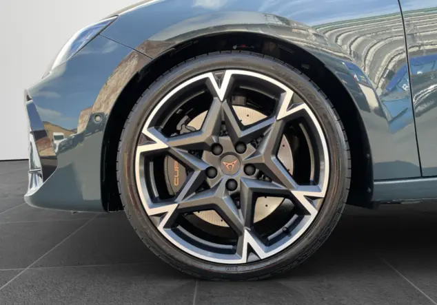 Angebotsdetails Cupra Leon Sportstourer Cupra Leon Sportstourer VZ 2.0 TSI 245 kW (333 PS) Fjord Blau