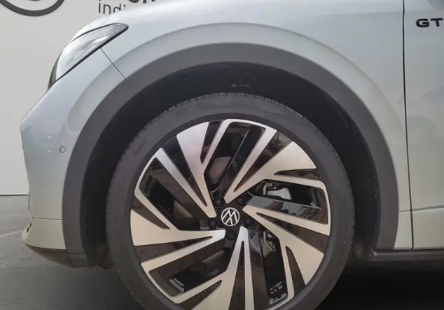 Angebotsdetails Volkswagen ID.5 GTX 4MOTION 250 kW (340 PS) 79 kWh 1-G-Auto Silber (Scale Silver Metallic / Schwarz)