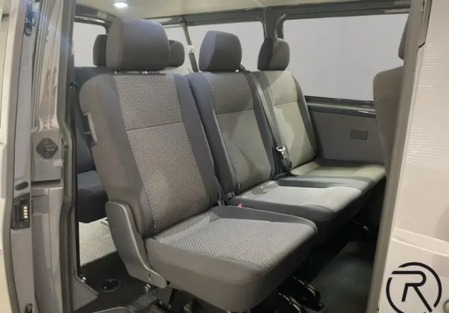 Angebotsdetails Volkswagen T6.1 Kombi 2.0 TDI LR / 9-Sitzer DAB+ Grau (Pure Grey)