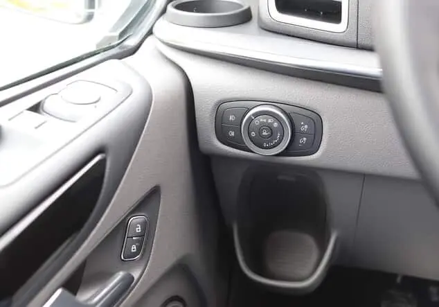 Angebotsdetails Ford Tourneo Custom Kombi 2.0 EcoBlue mHEV Chroma-Blau Metallic