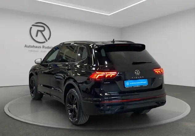 Angebotsdetails Volkswagen Tiguan Allspace 2.0 TDI 4Motion R-Line 'Blac Schwarz (Deep Black Perleffekt)