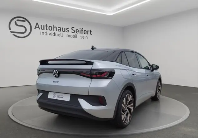 Angebotsdetails Volkswagen ID.5 GTX 4MOTION 250 kW (340 PS) 79 kWh 1-G-Auto Silber (Scale Silver Metallic / Schwarz)