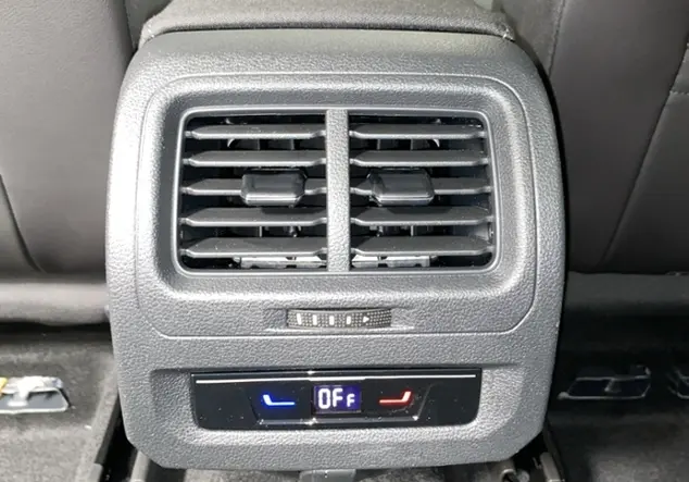 Angebotsdetails Volkswagen Touran Comfortline 1.5 TSI KLIMA NAVI AL Schwarz (Grenadillschwarz Metallic)