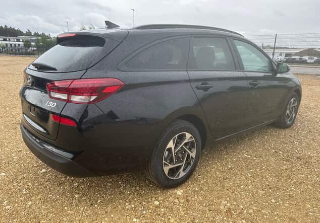 Angebotsdetails Hyundai i30 Kombi Hyundai Wagon Family 1.5 T-GDI MHEV 103 kW (140 PS) 7-Gang-DSG Frontantrieb Abyss Black Pearl