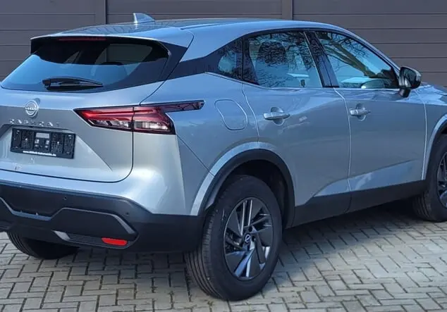 Angebotsdetails Nissan Qashqai DIG-T Mild Hybrid Acenta X-Tronic weiß metallic / grau metallic