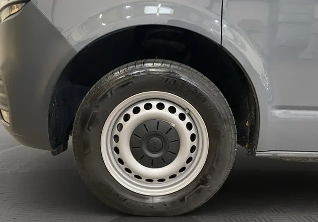 Angebotsdetails Volkswagen T6.1 Kombi 2.0 TDI LR / 9-Sitzer DAB+ Grau (Pure Grey)