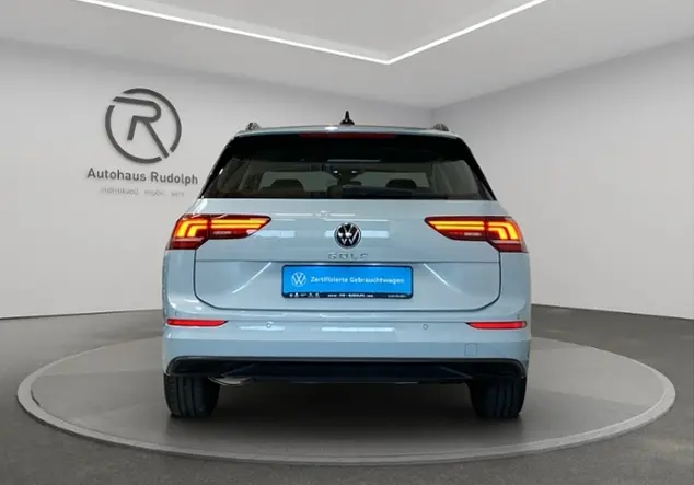 Angebotsdetails Volkswagen Golf VIII Var. 1.5 TSI Life / Blau (Crystal Ice Blue Metallic)