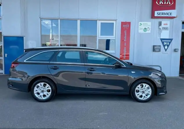 Angebotsdetails Kia Ceed Sporty Wagon Sportswagon Vision Komf+ Grau (DARK PENTA METAL M)