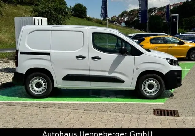 Angebotsdetails Peugeot e-Partner e Partner Premium 50 kWh Länge 1 4.400mm, Navi, 3 Sitzer, uvm. Weiß