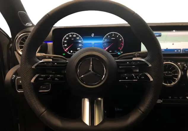 Angebotsdetails Mercedes-Benz A 200 AMG-Line + Nightpaket Grau manufaktur lack manufaktur alpingrau uni