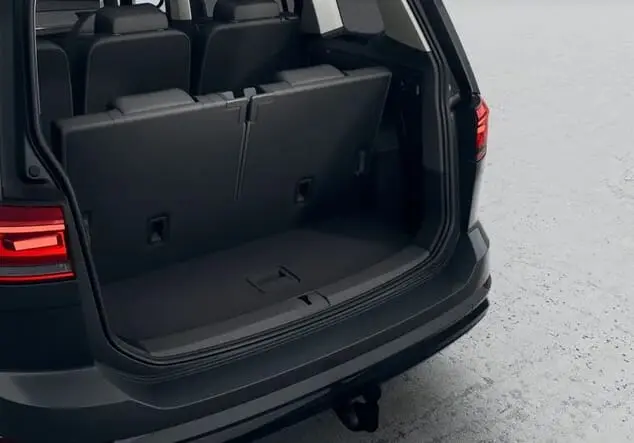 Angebotsdetails Volkswagen Touran Volkswagen Touran Highline R-Line 1.5 TSI 110 kW (150 PS) 7-Gang-DSG Urano Grau