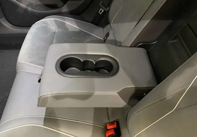 Angebotsdetails Volkswagen Passat Variant B9 1.5 TSI eHybrid Business / Schwarz (Grenadillschwarz Metallic)