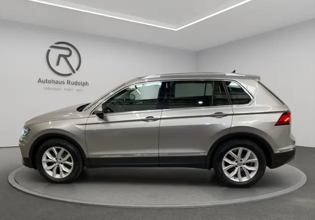 Angebotsdetails Volkswagen Tiguan 2.0 TDI Highline / Silber (Tungsten Silver Metallic)