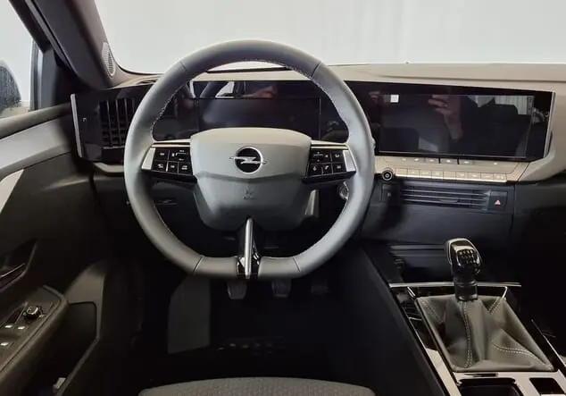 Angebotsdetails Opel Astra Opel Astra Edition 1.2 Turbo 96 kW (130 PS) 6-Gang Karbon Schwarz Metallic