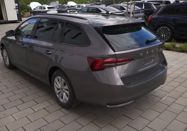 Angebotsdetails Skoda Octavia Combi Business Skoda 1.5 TSI mHEV 110 kW (150 PS) 7-Gang-DSG Graphit-Grau Metallic/Grau