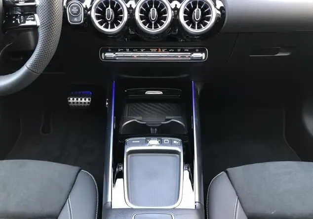 Angebotsdetails Mercedes-Benz GLA 220 d 4MATIC ++sofort verfügbar++ Metalliclack mountaingrau