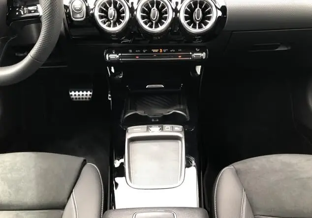 Angebotsdetails Mercedes-Benz A-Klasse 200 Limousine ++verfügbar ab 24.09.25++ Grau manufaktur lack manufaktur alpingrau uni