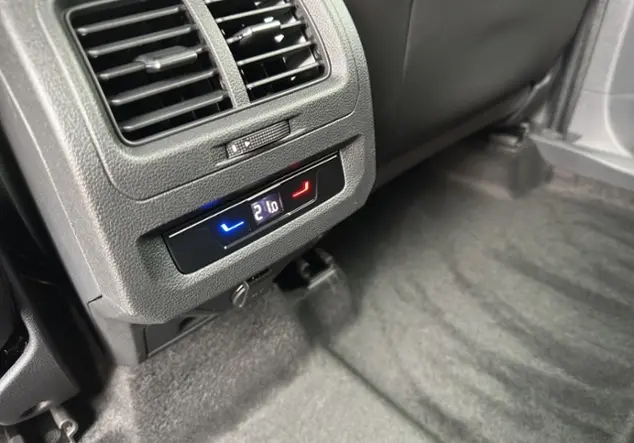 Angebotsdetails Volkswagen Touran 1.5TSI DSGR-Line RfK Schwarz (Grenadillschwarz Metallic)