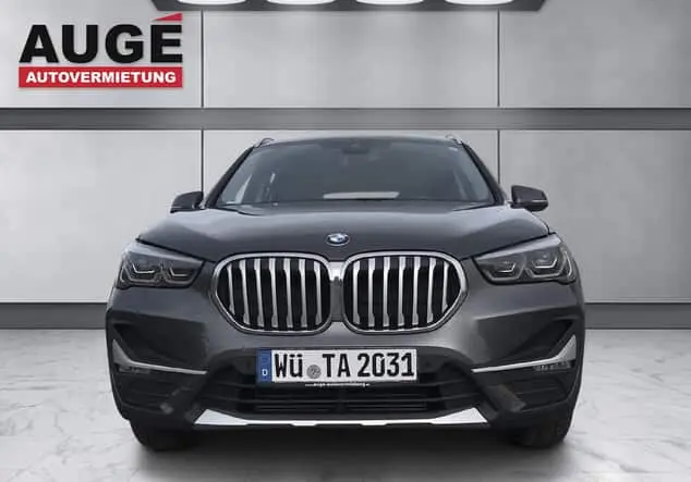 Angebotsdetails BMW X1 X1 sDrive 18i, Automatik, Navi, AHK, PDC, Ledersitze Mineralgrau metallic
