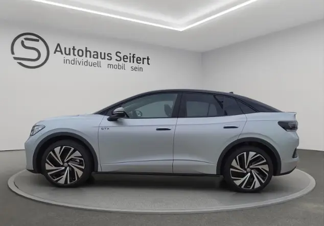 Angebotsdetails Volkswagen ID.5 GTX 4MOTION 250 kW (340 PS) 79 kWh 1-G-Auto Silber (Scale Silver Metallic / Schwarz)