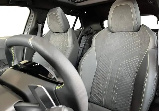 Angebotsdetails Peugeot 2008 1.2 PureTech 130 GT ++sofort verfügbar++ Grau/typ aussenverkleidung-lackierung