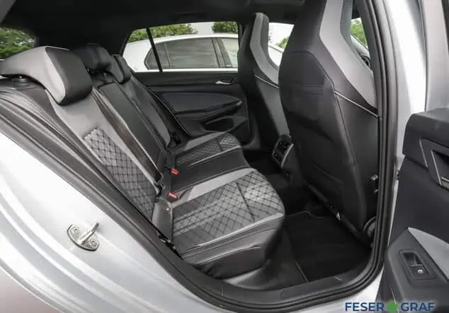 Angebotsdetails Volkswagen Golf 2.0 TSI R-Line BlackStyle AHK/Matrix Reflexsilber Metallic