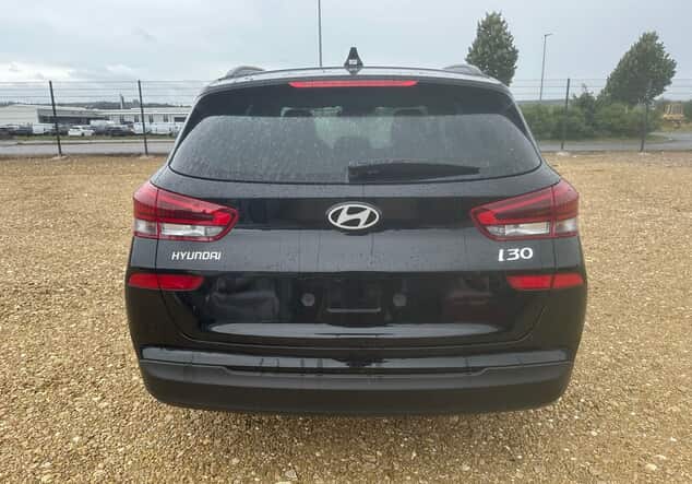 Angebotsdetails Hyundai i30 Kombi Hyundai Wagon Family 1.5 T-GDI MHEV 103 kW (140 PS) 7-Gang-DSG Frontantrieb Abyss Black Pearl