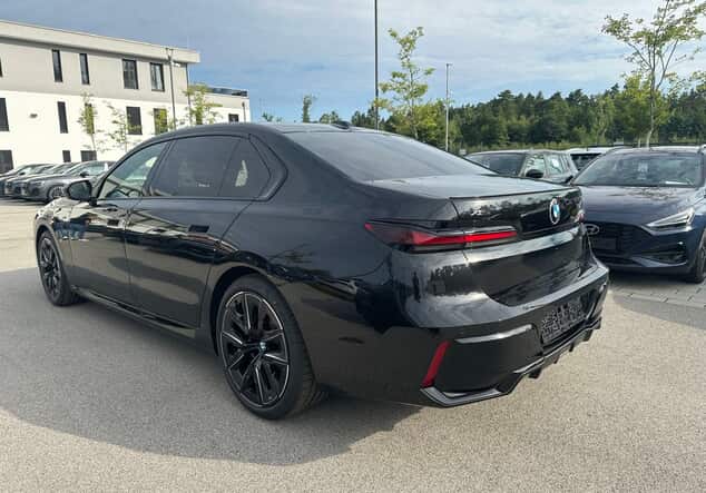 Angebotsdetails BMW 7er BMW 740d 220 kW (299 PS) 8-Gang Steptronic xDrive Saphirschwarz metallic